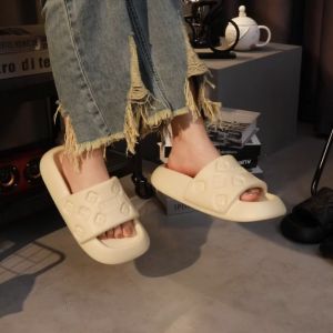 TKGirl รองเท้าแตะผู้หญิง สบายพื้น 4สี รองเท้าแตะใส่สบาย ใช้เทรนด์ นำเทรนด์ เป็นเครื่องดำเนินการที่คุณควรเลือก มีโอกาสใช้งานได้สวยทุกสี นาทีนี้ไม่มีโคตรพลาด สวยทุกสี นาทีนี้