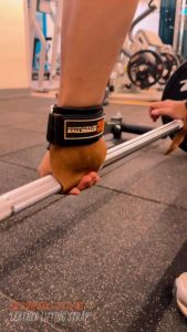 Stractive® Premium Leather Lifting Straps- 2 pcs | Heavy-Duty Weightlifting Straps for Deadlifts Strength Training Gym Workouts and Powerlifting | Durable Anti-Slip and Comfortable Grip for Fitness Enthusiasts