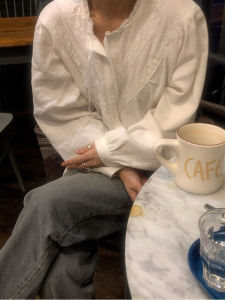  Casual round Neck Lace Trim Long Sleeve Lantern Sleeve Shirt Womens New Style Korean Version Design Sense Blouse