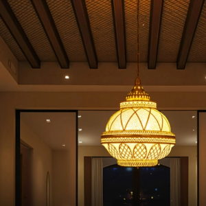 สไตล์เอเชียตะวันออกเฉียงใต้เหล็กศิลปะโคมระย้า Retro รอบลูกโคมไฟหัวเดียวสร้างสรรค์บาร์เคาน์เตอร์ห้องนอนร้านอาหารทางเดินแก้วโคมระย้า