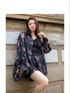Rose Design Retro Romantic Style Suit
