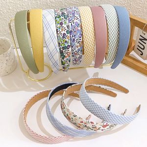 Cài tóc họa tiết caro và hoa nhí đi biển mùa hè H9