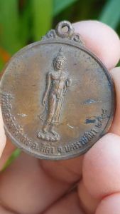 เหรียญพระพุทธปางลีลา จ.นครราชสีมา ปี2528 (รุ่นที่ระลึกที่ว่าการอำเภอสีคิ้ว)