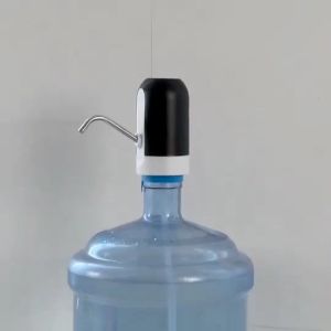 เครื่องกดน้ำอัตโนมัติ ที่ปั๊มน้ำดื่ม ไม่ต้องยกถังน้ำ ตัวปั๊มหัวสแตนเลส ไม่เป็นสนิม ถอดล้างง่าย ชาร์จไฟ USB เสียงของมอเตอร์ดังในระดับต่ำ เครื่องดูดน้ำอัตโนมัติ