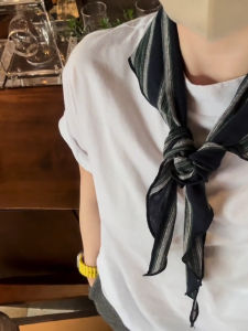 ผ้าพันคอสามเหลี่ยมลายทางสีดำและสีขาวผ้าฝ้ายแท้สไตล์เกาหลีแฟชั่นฤดูใบไม้ผลิและฤดูใบไม้ร่วงผ้าคลุมไหล่สำหรับเยาวชนทั้งชายและหญิง