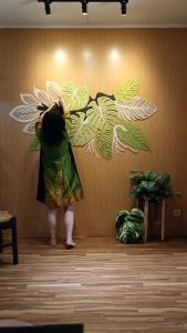 BOTANICAL ANTARES MONSTERA HIASAN DINDING UKURAN 2meter x 1.1meter bahan kayu albasia multilayer