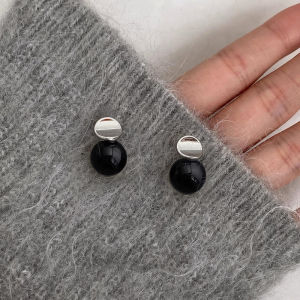 ต่างหูไข่มุกสีเงิน S925 สำหรับผู้หญิง ต่างหูแบบมีกาวสำหรับใส่ผมแบบใหม่ 2024 ดีไซน์หรูหรา ไม่ต้องเจาะหู เครื่องประดับแฟชั่น