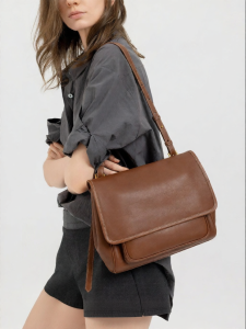 VANESSA HOGAN | Vegetable Tanned Leather Luxury Casual Messenger Bag