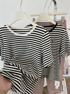 Áo Thun Tay Ngắn Dáng Rộng Thêu Sọc Màu Tương Phản Cho Nữ Đầu Thu Phong Cách Mới Thường Ngày Đa Năng Giảm Béo Áo Lót