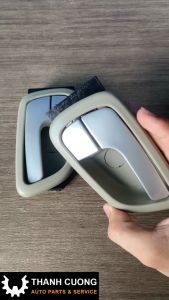 Tay mở cửa trong xe ô tô Teraco T100