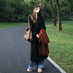 LIRUSHAN | Elegant Black Wool Coat Form-fitting Bespoke Fit for All Occasions Suitable for Petite