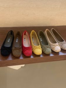 Giày Nữ Da Đế Bằng Màu Vàng