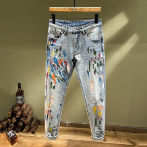 กางเกงยีนส์ทรงสลิมฟิตสำหรับผู้ชาย สีน้ำเงินอ่อน กางเกงขายาวลายการ์ตูน ทรงสลิมฟิต ทรงลำลอง แบรนด์ดัง