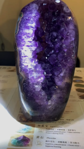amethyst full polished geode  全抛艳紫晶洞  #天然水晶 #amethystgeode   Height: 14.5cm  Width: 7.5cm x 8cm Hole: 3.5cm Weight: 1.02kg