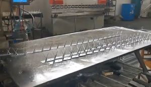 wall spike fence anti theft 1.25meter stainless steel Galvanized large metal anti climb wall roof spikes Villa Yard fences cats animal security anti climbing fence