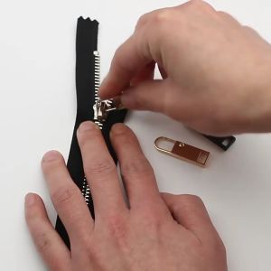 (1 PCS) Detachable Metal Zipper Fixer Zipper Pull Head Removable Tab Zipper Head Repair DIY Universal Replacement Puller