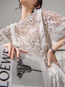 Áo Sơ Mi Khoét Rỗng Thanh Lịch Plum Jan/ Bộ Váy Hai Mảnh Mùa Xuân 2025 Áo Chui Đầu Cổ Tròn Tay Ngắn Váy Midi Cho Nữ