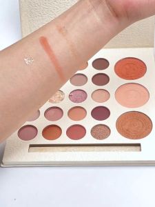 อายแชโดว์ 20 สี ไฮไลท์ บลัชออน3สีแถมแปรง เนื้อแมตต์ ติดทนนาน เมคอัพพาเลท