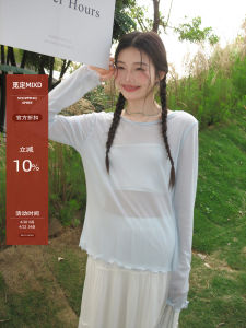 Age-Defying Design T-Shirt Women