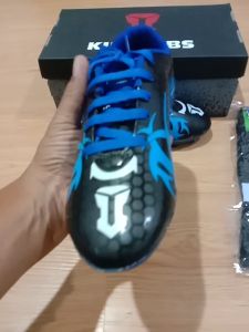 KIDZTUBS Paket Komplit Sepatu Bola Anak Usia 6-10 Tahun
