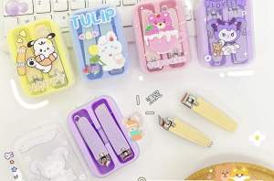 Bấm Móng Tay Set 2cái Cute Hộp Nhựa Gấu Dâu Lotso