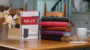 NKJV Large Print Reference Bible (Deluxe Leathersoft) - Comfort Print Personal Size New King James Version Premium Faux Leather