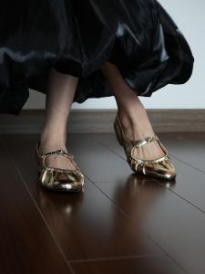 รองเท้าส้นเตี้ย Mary Janes สีเงิน สำหรับผู้หญิง ทรงหัวมน ส้นเตี้ย รองเท้าบัลเล่ต์ สีทอง รองเท้าแฟชั่นฤดูใบไม้ผลิ รองเท้าส้นแบนแบบสวมสบาย