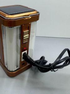 โคมไฟตั้งแคมป์พลังงานแสงอาทิตย์อเนกประสงค์พร้อมโป๊ะพลาสติกอายุการใช้งานแบตเตอรี่ยาวนานสําหรับแผงลอยในตลาดกลางคืน