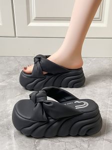 รองเท้าแตะส้นหนาสำหรับผู้หญิง รองเท้าแตะชายหาดฤดูร้อน รองเท้าแตะส้นแบนพื้นยางแบบหัวเข็มขัด พื้นรองเท้า PU ทรงส้นสูง รองเท้าแตะแบบสวมสบาย