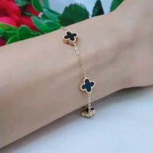 Gelang Clover Titanium Wanita: Aksesoris Lapis Emas Anti Karat