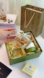 Urbanova Aroma Candle Gift Box Set Premium Green Gift Box Gift Bag Birthday Wedding & Engagement Gift