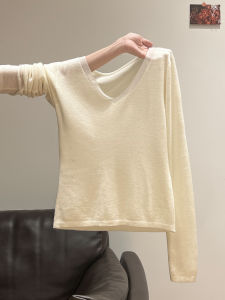 เสื้อยืดคอกว้างแขนยาวถักสีขาวสำหรับผู้หญิง แฟชั่นฤดูใบไม้ร่วงและฤดูหนาว เสื้อชั้นในแบบสวมทับได้ แขนยาว คอกลม ระบายอากาศได้ดี