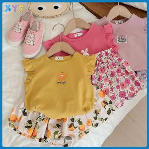 Kids Sville ชุดเด็กผู้หญิง เสื้อผ้าเด็ก เสื้อกั๊กแขนการ์ตูนบิน + กางเกงขาสั้นลายดอกไม้ ชุดสองชิ้น ชุด เด็ก เวอร์ชั่น เกาหลี ปลอบโยน ระบายอากาศได้ เสื้อยืด Culottes เหมาะสำหรับเด็กที่มีความสูงระหว่าง 90-140ซม.