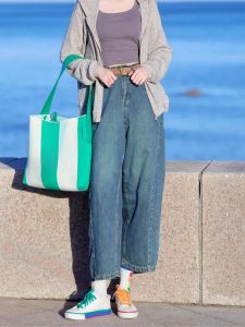 กางเกงยีนส์ทรงหัวลิ้นจี่เอวสูงไซส์ใหญ่สำหรับผู้หญิง กางเกงยีนส์ทรงขากระบอกปลายแหลม ทรงลำลอง สีพื้น ฤดูใบไม้ร่วง 2024