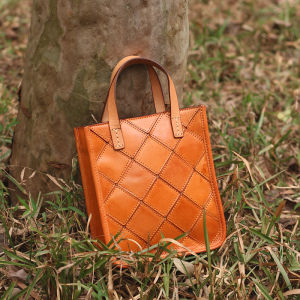 Retro Handmade Tote Bag Plant-Tanned Leather Diamond Pattern Crossbody Vertical Small Square Bag for Ladies Casual Style