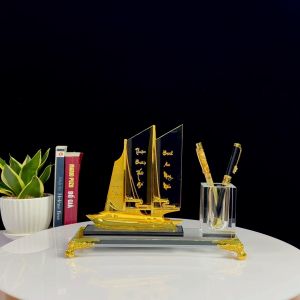 Hộp Đựng Bút Doanh Nhân Thuyền Thuận Buồm Xuôi Gió Hiện Đại Chất Liệu Đồng Mạ Vàng và Pha Lê Cao Cấp Hộp Bút Để Bàn