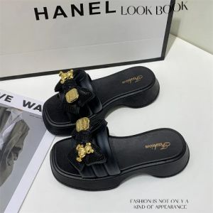 ลดแรงวัน PiShops รองเท้าน่ารัก ดีไซน์ส้นตึก หนา 1.5 นิ้ว ติดโบว์อะไหล่ทอง หรูหรามากเว่อร์ ราคาถูก วัสดุยาง กันน้ำ แมทซ์ ทุกโอกาสเลยยกว่าด้วย