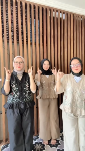 Moderngirlss- Irene Oneset Bahan Katun Linen Rami Motif Bordir Lengan 3/4 Setelan 2In 1 Blouse Celana Kulot Simple