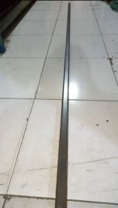 Rel Besi Bawah 2.4m: Solusi Pemasangan Pintu Garasi & Sekat