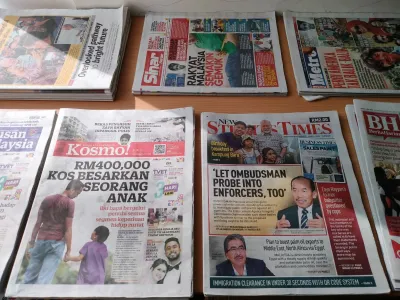 CLEAN OLD NEWSPAPER/SURAT KHABAR LAMA BERSIH!! 1kg++