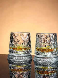 L008 Combo 2  Ly Whiskey Đế Xoay Thiết Kế Hiện Đại – Vân Nổi 3D Tinh Tế.Cốc Thủy Tinh Cường Lực Xoay Không Đổ – Phụ Kiện Decor Nhà Hàng Quán Bar