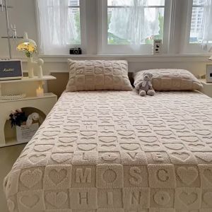 Promo sprei motif love timbul & halus ukuran 150x200 180x200 200x220 kualitas premium