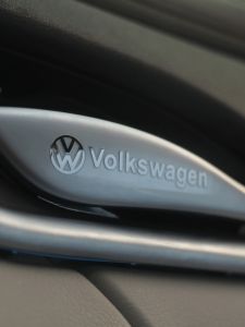 Volkswagen Bora Langyi Sagitar Magotan Golf CC Lamando L Tiguan L Car Modification Sticker Metal Sticker Car Logo