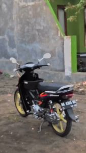 Striping Stiker Polet motor Honda Kirana 125 2001 2002 stiker list body hitam lis merah berkualitas terbaik termurah Barokah Sticker