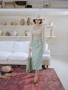 MIUCO | Bộ Đồ Nữ Thanh Lịch Màu Be Sáng Áo Cardigan Len và Áo Dây Ren