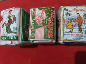 teh khas solo racikan isi 3 (gopek sintren nyapu)