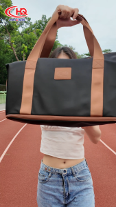 HQ LUGGAGE กระเป๋าสะพายข้าง รุ่น 169(ใบใหญ่) และ กระเป๋าถือ รุ่น 1690(ใบเล็ก)