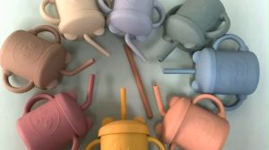 【Goodbata】Gelas minum anak bayi silikon ada sedotan tutup dan gagang BPA FREE ANTI TUMPAH / baby training cup silicone  Gelas Silicon Bayi Tempat Minum Bayi Gelas Minum Sedotan Anak Bayi Straw Cup Bayi Tempat Makan Bayi Mpasi Peralatan Mpasi Bayi