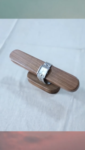 ชั้นวางนาฬิกาไม้สุดหรูสำหรับตกแต่งบ้าน ชั้นวางนาฬิกาไม้สำหรับจัดแสดงสินค้า