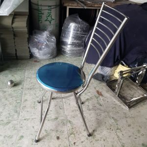 Ghế xếp inox có lưng dựa cao 50cm phổ biến dạng 8 song hiện đại và sang trọng . Inox 201 dày 1mm nên rất chắc chắn .